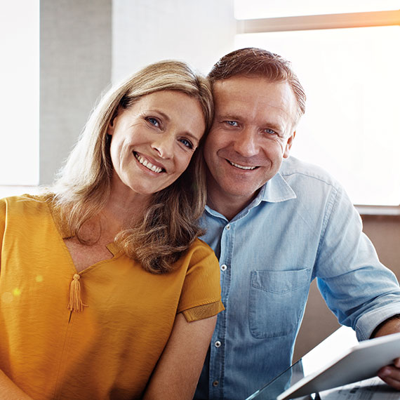 A couple smiling. Link to Life Stage Gift Planner Under Age 45 Situations.